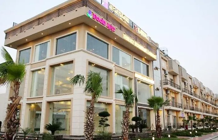 Pearl Suites At Omaxe Eternity