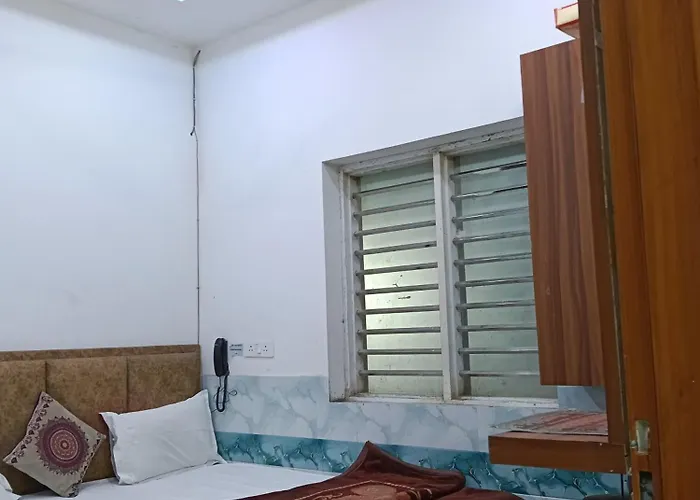 Hotel Shri Girraj Dham Vrindavan